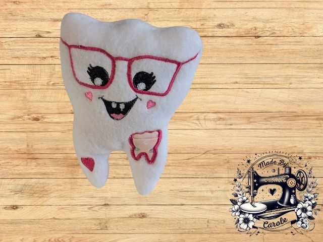 coussin-dent-de-lait-lunettes-roses Coussin dent de lait