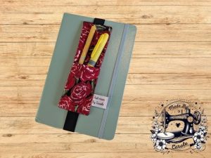 marque-page-elastique-porte-crayon-noir-rose-rouge Marque page élastiqué porte-crayon