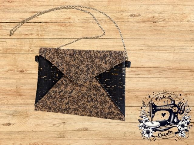 pochette-mariage-liege-fleurs-haut-et-bas-noir-dore Pochette Mariage liège
